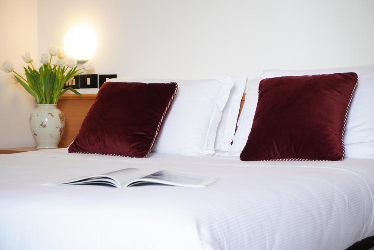 Hotel Sunset Ріміні Екстер'єр фото