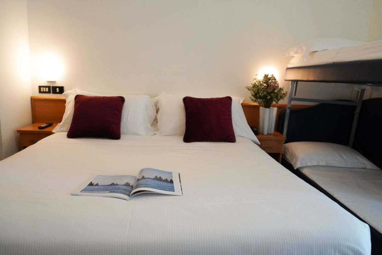 Hotel Sunset Ріміні Екстер'єр фото