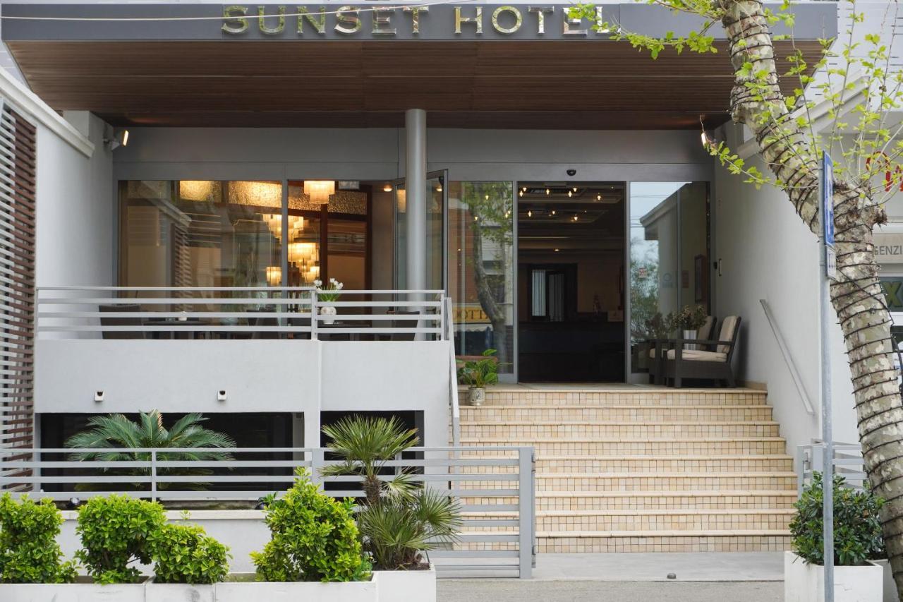 Hotel Sunset Ріміні Екстер'єр фото