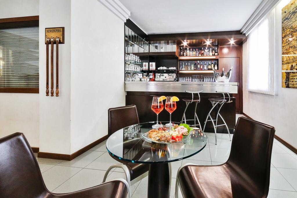Hotel Sunset Ріміні Екстер'єр фото