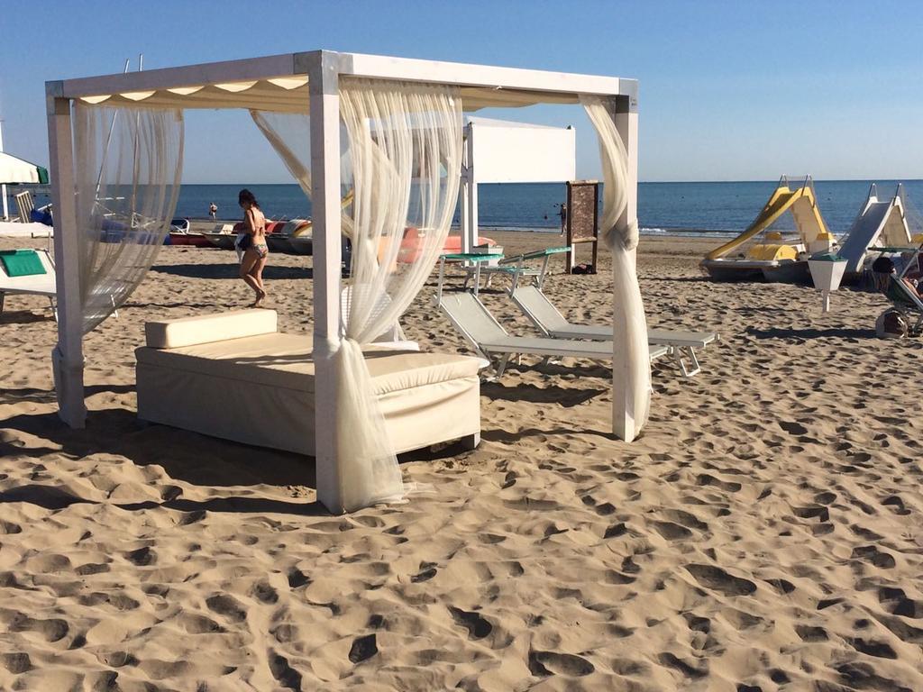 Hotel Sunset Ріміні Екстер'єр фото